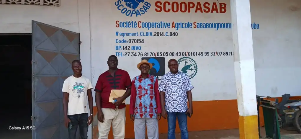 SÉANCE DE TRAVAIL AVEC UNE COOPÉRATIVE DE CAFÉ-CACAO